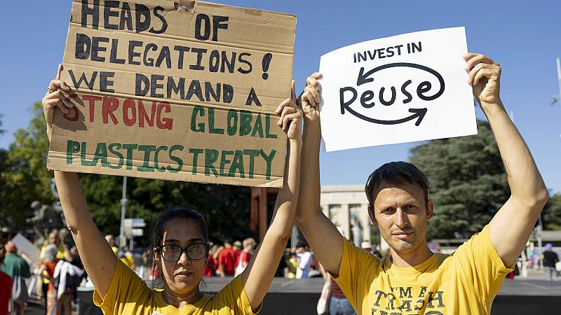 Pollution plastique&nbsp;: à Genève, un traité mondial sous l’emprise des lobbys industriels